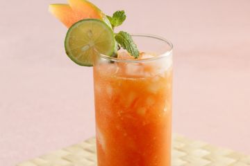 Jus pepaya jeruk dapat diminum sebagai pengobatan rumahan mengatasi osteoarthritis.