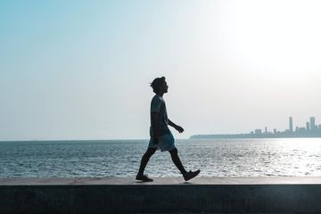 Berikut ini manfaat jalan kaki setiap pagi hari