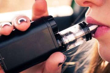 Ngeri, Bahan Cairan dalam Rokok Elektrik Ada yang Bisa Merontokkan Paru-paru