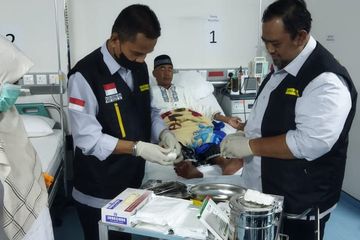 Tak Pakai Alas Kaki, Jemaah Haji Indonesia Kakinya Melepuh, Mengalami Luka Bakar 