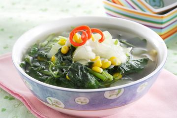 Makan sayur bayam ternyata baik untuk kesehatan jantung.