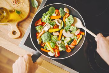 8 Cara Memasak Supaya Nutrisi Makanan Tidak Hilang, Tidak Melulu Ditumis
