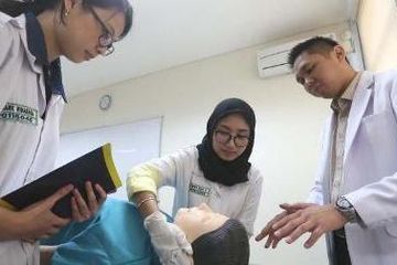 Untuk menjadi mahasiswa kedokteran bukan saja pintar, tapi harus mempunyai modal lain.