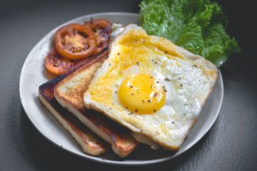 Telur salah satu makanan yang ideal dikonsumsi saat sarapan di hari Senin.