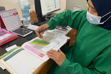 Apa perbedaan bidan dan perawat dapat dilihat dari segi jenjang pendidikan dan kompetensi yang dimiliki