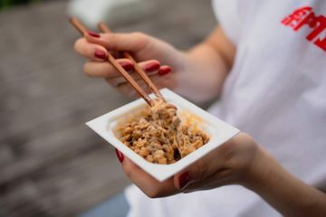Makan natto dapat mengurangi risiko penyakit jantung dan panjang umur.