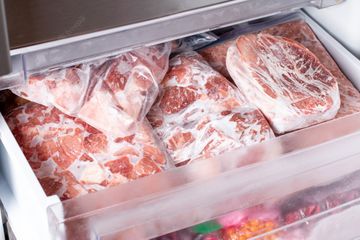 Ciri Daging Beku dari Freezer yang Masih dan Tidak Layak Konsumsi