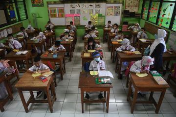 PTM 100 persen tetap menjadi pilihan capaian target pendidikan di tengah Covid-19.