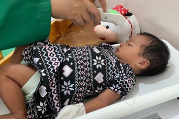 Segini kisaran biaya tindik telinga bayi di bidan ya, Moms. Catat sekarang agar tidak lupa.