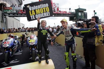 Masih Ingat Legenda MotoGP yang Boncengkan Valentino Rossi ...