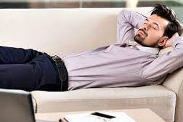 Sering tidur siang bisa picu hipertensi dan stroke.