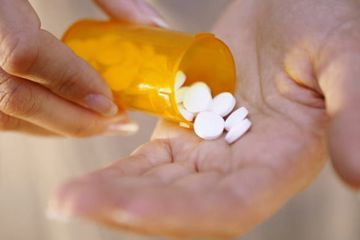 Obat kolesterol simvastatin biasa diminum pada malam hari.