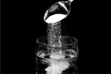 Meningkatkan Tekanan Darah dengan Minum Larutan Air Garam, Bolehkah?