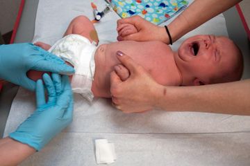 Daftar vaksin yang dibutuhkan oleh bayi baru lahir.