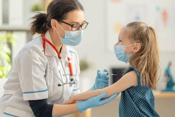 Anak berusia 5 tahun perlu mendapatkan vaksin tambahan untuk meningkatkan imunitasnya.