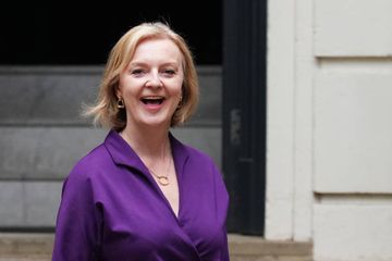 Baru 6 Minggu Menjabat, PM Inggris Liz Truss Mengundurkan Diri ...