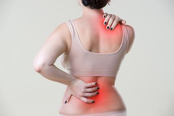 Nyeri punggung pada wanita bisa disebabkan oleh empat hal ini, coba atasi dengan bahan alami.