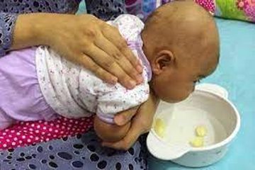 5 Cara Alami Mengeluarkan Dahak Bayi, Salah Satunya Diuap, Aman!