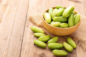 Belimbing wuluh dipercaya bisa menghilangkan panu di badan 
