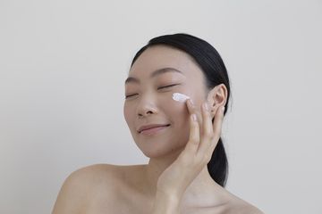 Berita Rekomendasi Sunscreen Untuk Kulit Berminyak Dan Berjerawat