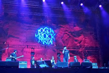 Ngaku Jadi Laki-laki Setia, Ahmad Dhani Nyanyikan Lagu Ini Bareng ...