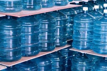 Revisi yang dibuat BPOM terkait kebijakan kesehatan pelabelan BPA dinilai tidak sesuai dengan peraturan lembaga itu sendiri.