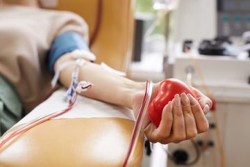 Pengidap penyakit psoriasis boleh melakukan donor darah apabila kondisinya tidak parah.