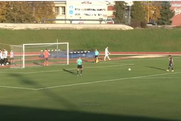 Egy Maulana Vikri saat menjadi algojo penalti pada laga Zlate Moravce kontra Povaszka di Piala Slovakia (18/10/2022).