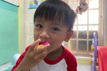 Hal yang harus dilakukan supaya memiliki hubungan kuat dengan anak yang introvert.
