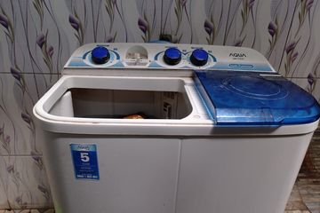 Penyebab mesin cuci tidak mau berputar, salah satunya terlalu banyak muatan
