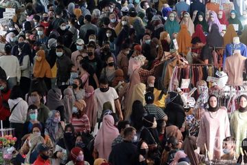 Kasus Covid-19 masih naik-turun di masyarakat bikin pemerintah tetap berlakukan PPKM.