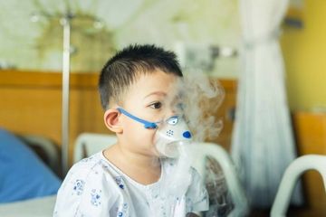 Kanker paru pada anak jarang terjadi dibandingkan orang yang sudah berusia lanjut.