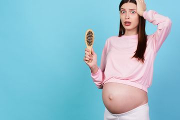 Perawatan rambut ibu hamil untuk mengatasi kerontokan parah.