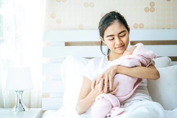 Bayi perempuan