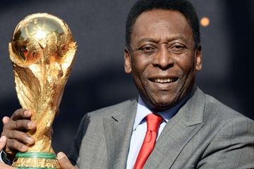 Legenda sepak bola, Pele dikabarkan sakit jantung hingga dilarikan ke rumah sakit, tapi berhasil sembuh.