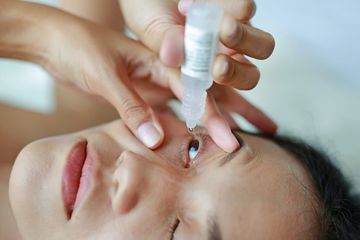 Inilah rekomendasi obat mata bengkak yang dijual di apotek.