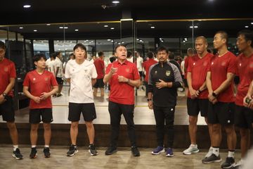 Ketua Umum PSSI, Mochamad Iriawan, memberikan arahan kepada timnas Indonesia yang menjalani pemusatan latihan di Bali jelang Piala AFF 2022.