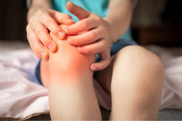 Masalah nyeri sendi pada anak salah satunya disebabkan oleh rematik.