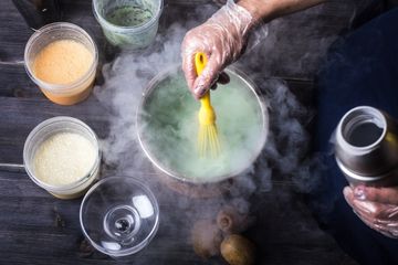 Cara Penggunaan Nitrogen Cair Pada Makanan yang Direkomendasikan, Salah Sedikit Bisa Terjadi Kasus Seperti Ciki Ngebul