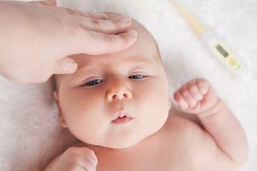 Bayi memgalami keringat dingin jangan disepelekan.