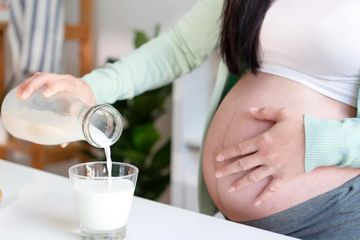 Ini yang harus dilakukan ibu hamil jika mengalami perut kembung. Biasanya dialami saat trimester pertama dan ketiga.