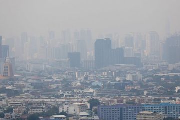 Kondisi kota Bangkok yang dinyatakan mengalami polusi udara yang semakin memburuk, hingga diimbau untuk WFH. Bagaimana dengan Jakarta? Simak dampak polusi udara berikut ini.