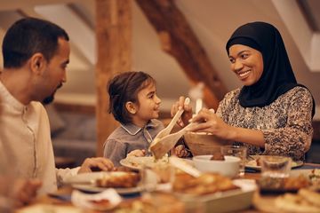 Banyak Dialami Diawal Ramadhan, Ini Penyebab Susah BAB Saat Puasa dan Cara Mengatasinya