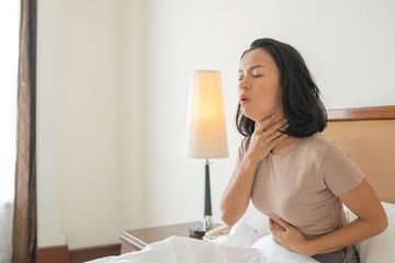 Penyebab tenggorokan sakit saat bangun tidur.