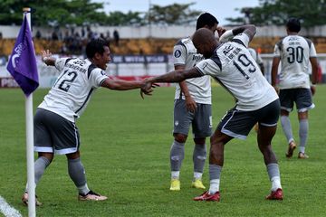 Selebrasi joget David da Silva setelah mencetak gol untuk Persib Bandung ke gawang Barito Putera pada pekan ke-27 Liga 1 2022/2023.