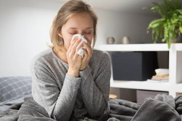 Bisa dengan mencoba titik pijat hidung tersumbat