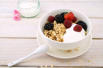 Yogurt rendah lemak termasuk jenis makanan untuk asam lambung.