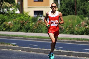 Heat stroke bisa menyerang orang yang berolahraga di bawah terik matahari, misalnya maraton.