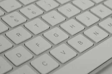 Cara membersihkan keyboard