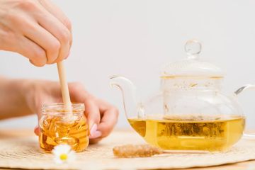 Manfaat minum madu dengan air hangat